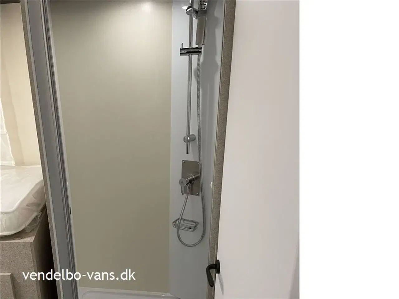 Billede 9 - 2024 - McLouis Mc4 373   Enkeltsenge og stor garage