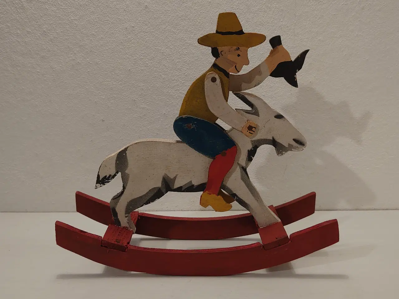 Billede 2 - Gammel Klods Hans gyngehest i træ. L.23cm. Ca.1950
