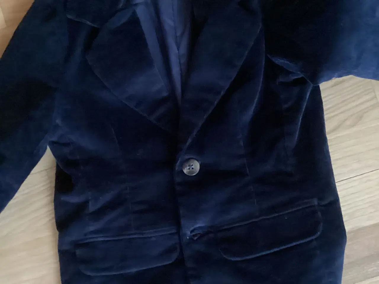Billede 3 - Mørkeblå velour blazer fra Name It