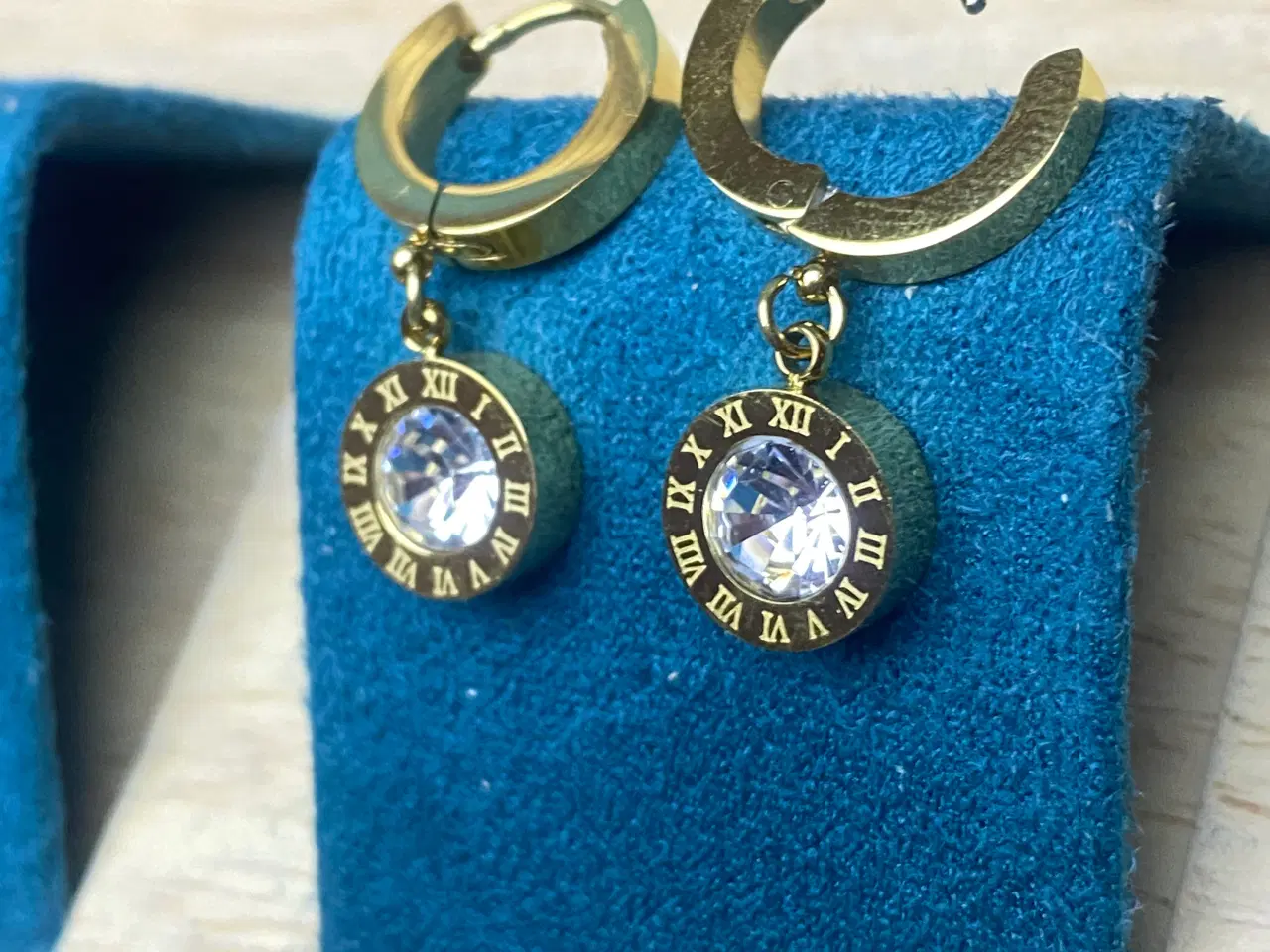 Billede 4 - Flot Smykke Sæt Med Romertal