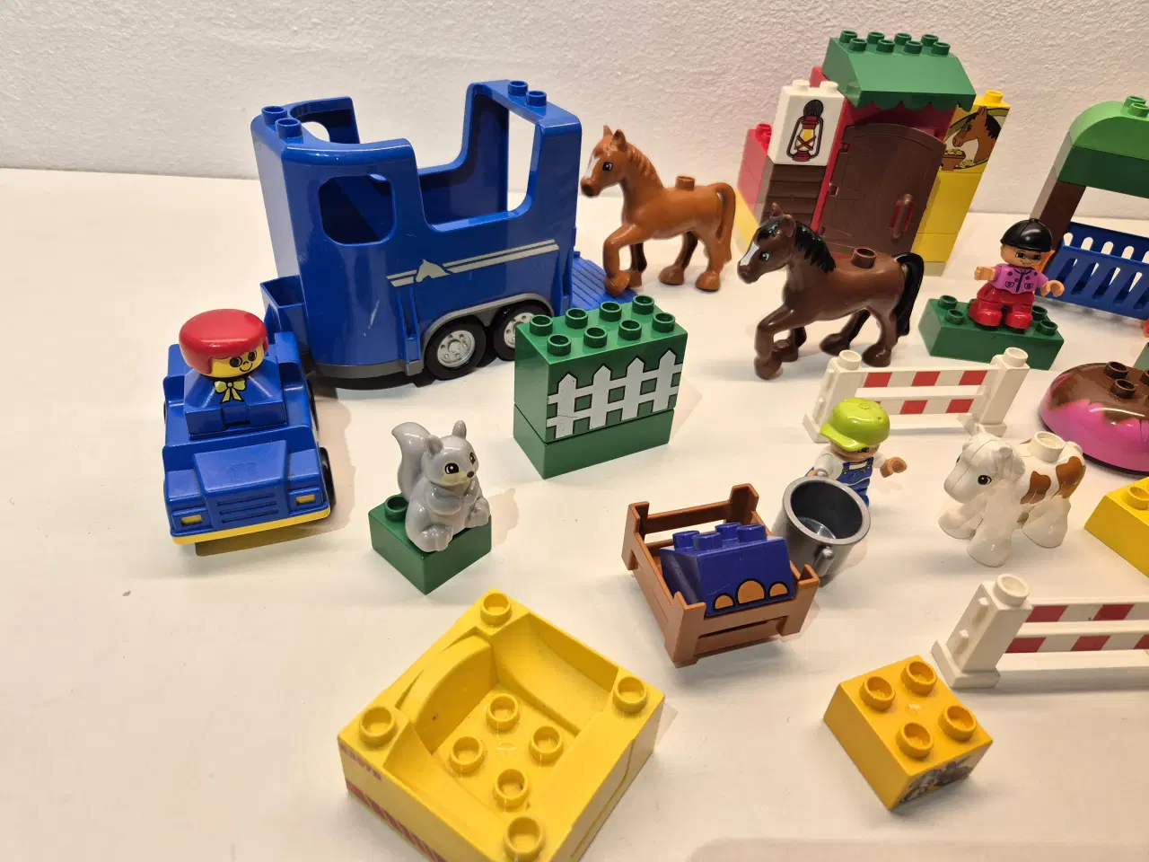 Billede 2 - Duplo Rideskole, Vogn med Hestetrailer, Heste, Dyr