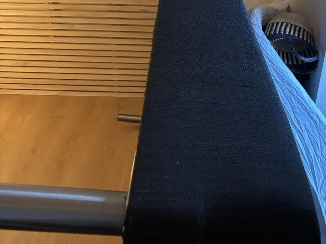 Billede 6 - Boxmadras 140x200cm, sort fra Jysk.