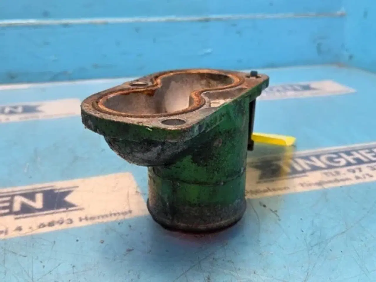 Billede 5 - John Deere 6125HZ001 Thermostat Døksel RE502570