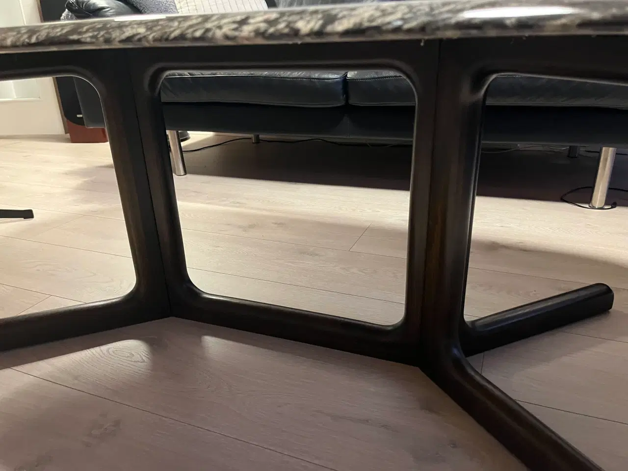 Billede 5 - Sofabord, marmorplade og ben af mørkt træ