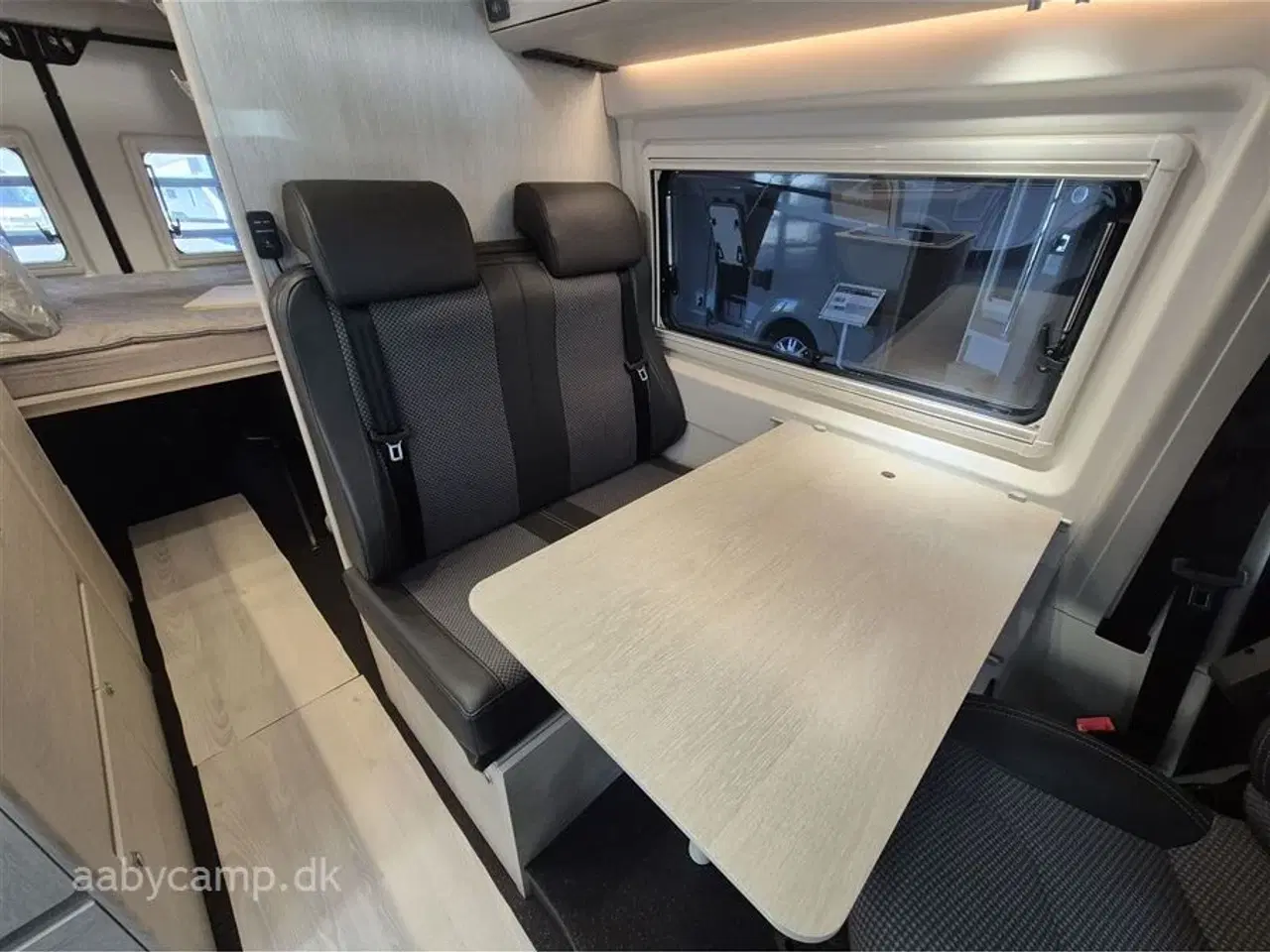 Billede 11 - 2023 - Tourne 6.0   solcelle. 200 Ah lithium Batteri. 2000w Inverter. kompressor køleskab. Elektrisk gulvvarme. Webasto Dieselfyr. Anhængertræk. udvendig bruser. Kun 43,000 km!!!