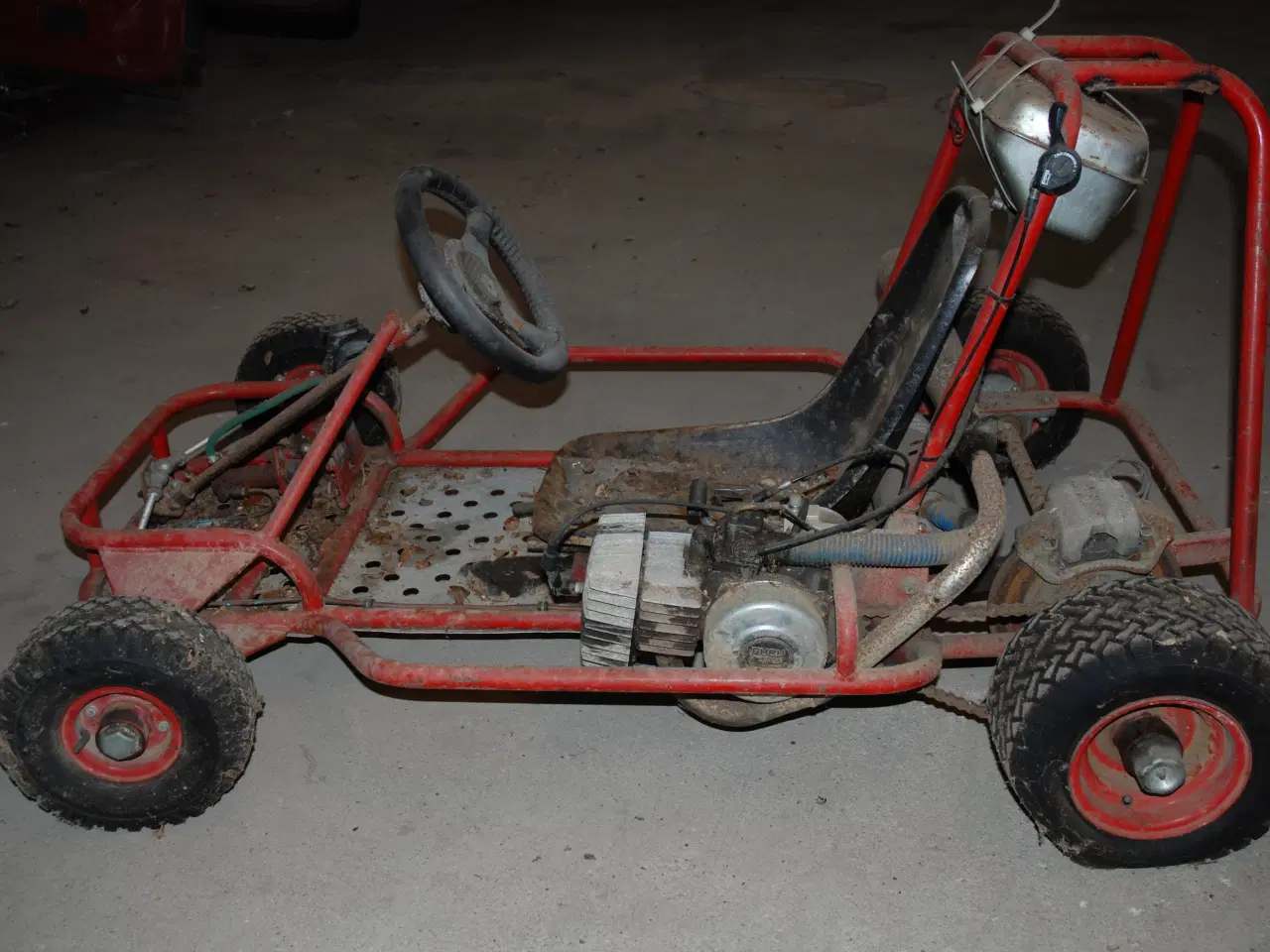 Billede 3 - Puck maxi sidder i en gokart