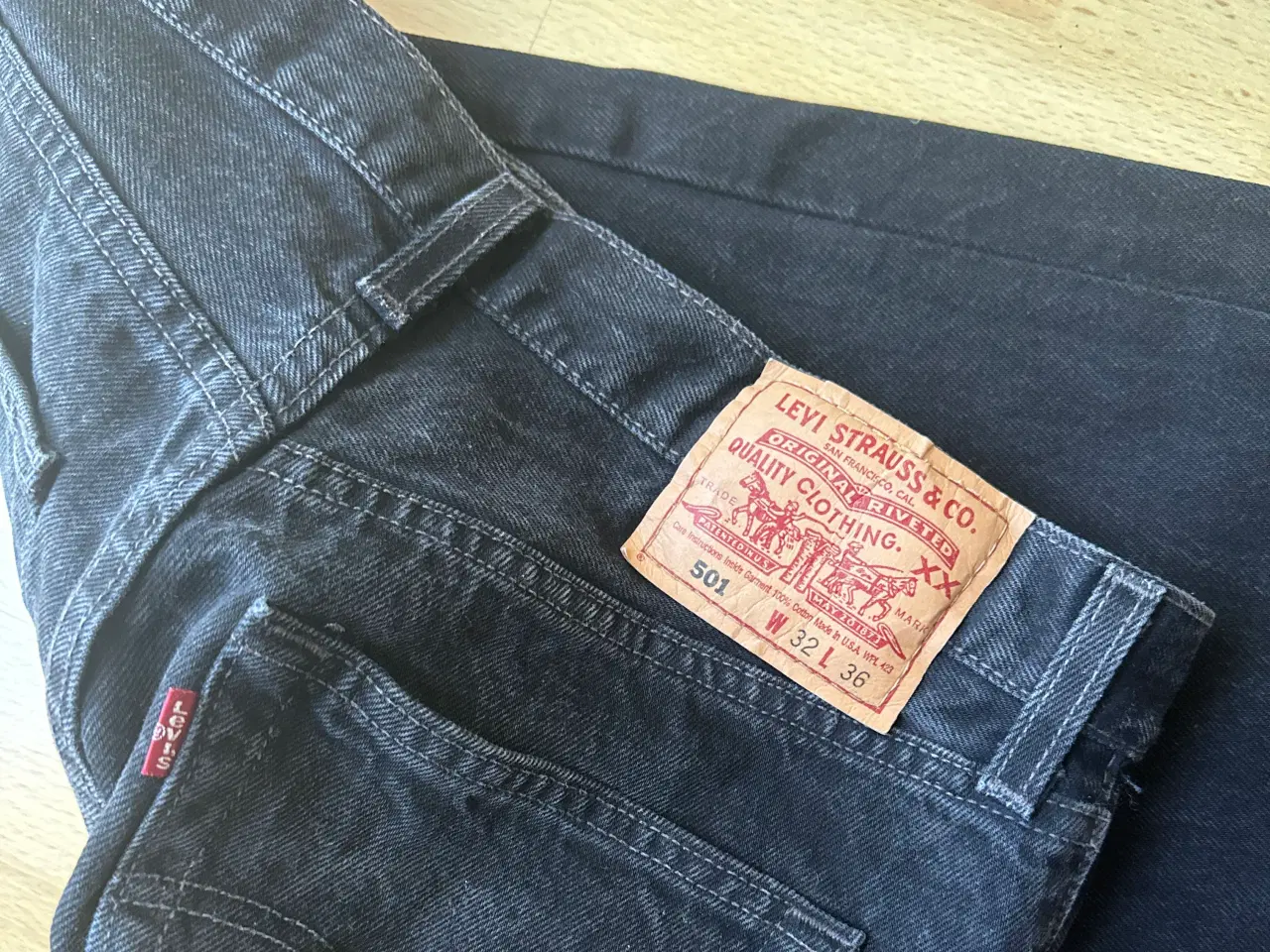 Billede 2 - Sorte Levis bukser 