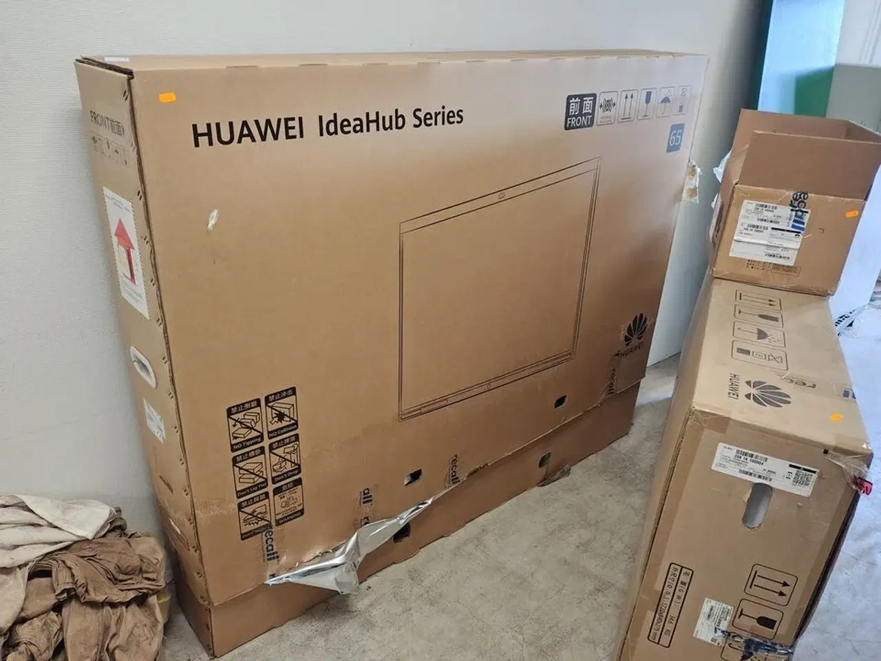 Billede 2 - Mødeskærm med stativ, 65", ubrugt HUAWEI IdeaHub