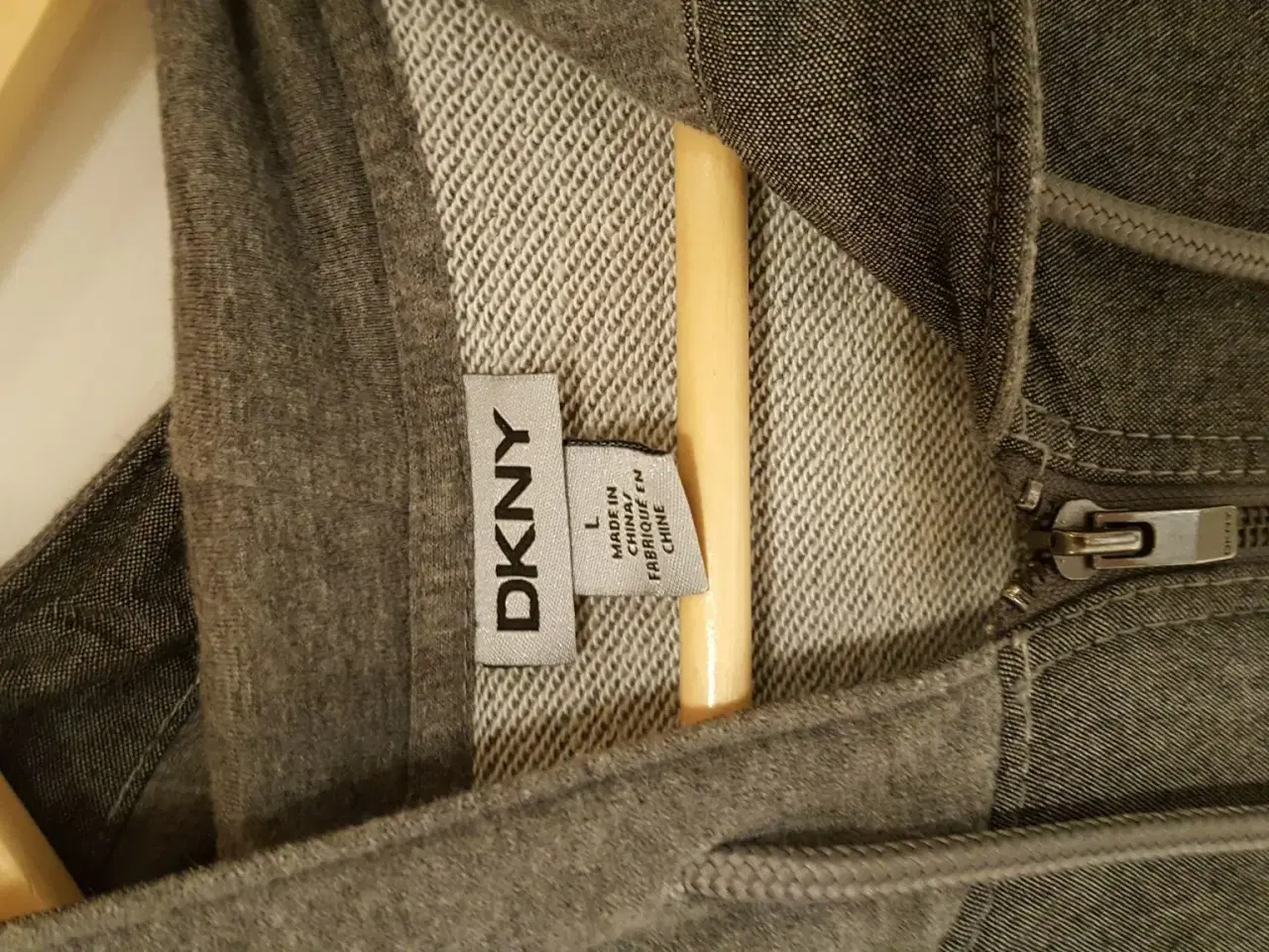 Billede 3 - DKNY Trøje til mænd i grå