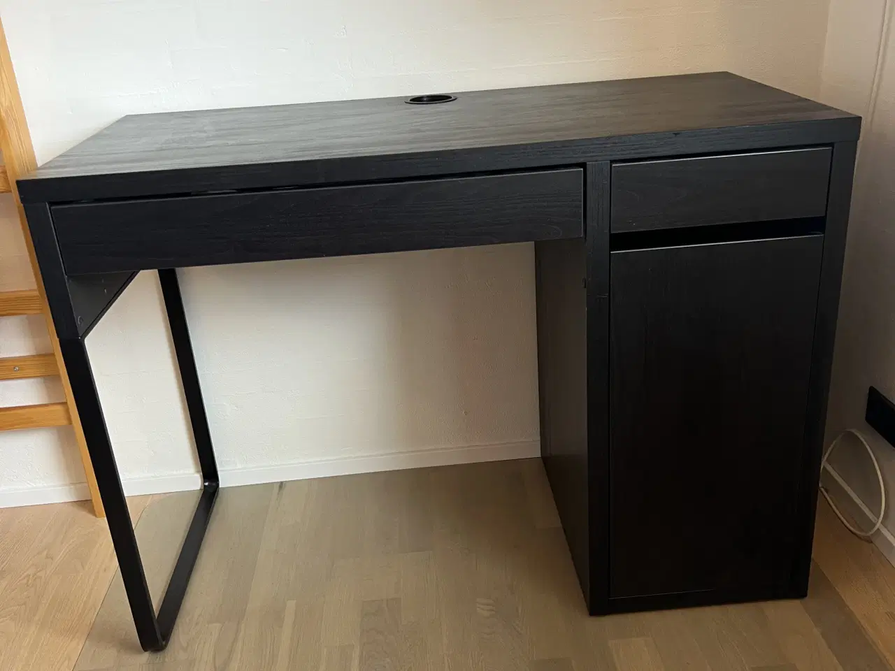 Billede 3 - Fint skrivebord - perfekt til børneværelset