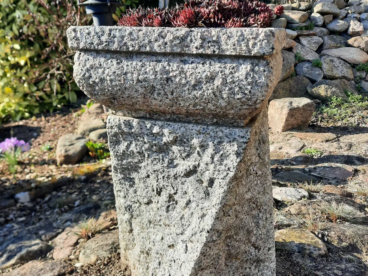Billede 1 - Blomsteropsats i granit