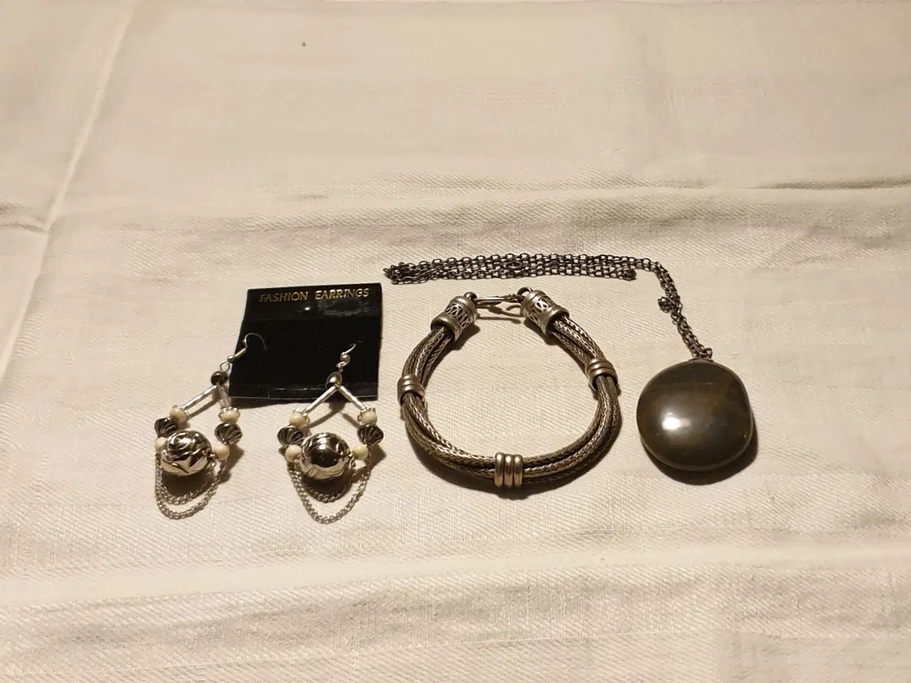 Billede 1 - Smykker øreringe armbånd halssmykke