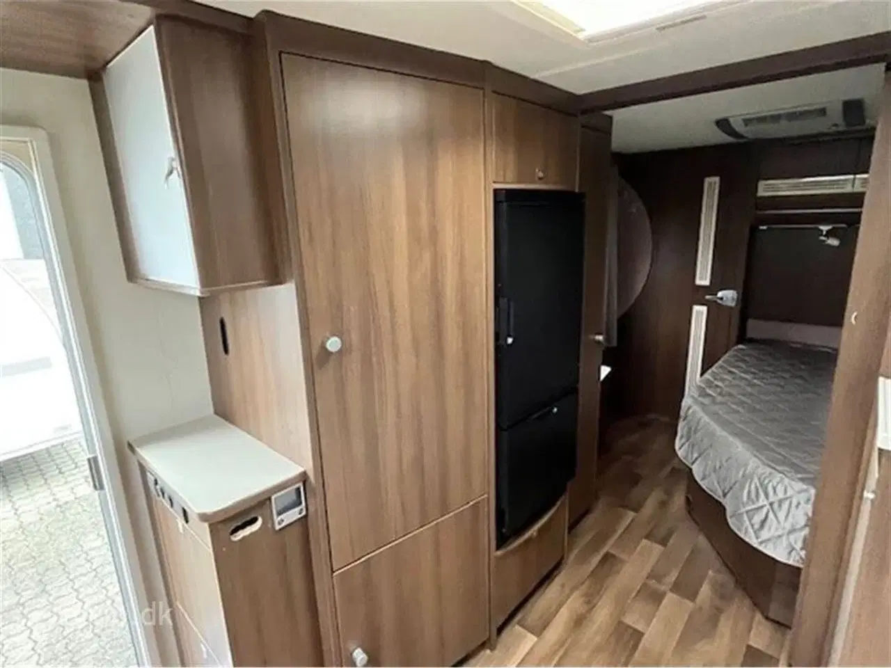 Billede 13 - 2015 - Dethleffs Beduin VIP 650 RFT Thule tagmonteret el-markise, Truma aircon., mover, ALDE centralvarme, vandbåren gulvvarme, rundsiddegruppe, fransk dobbeltseng