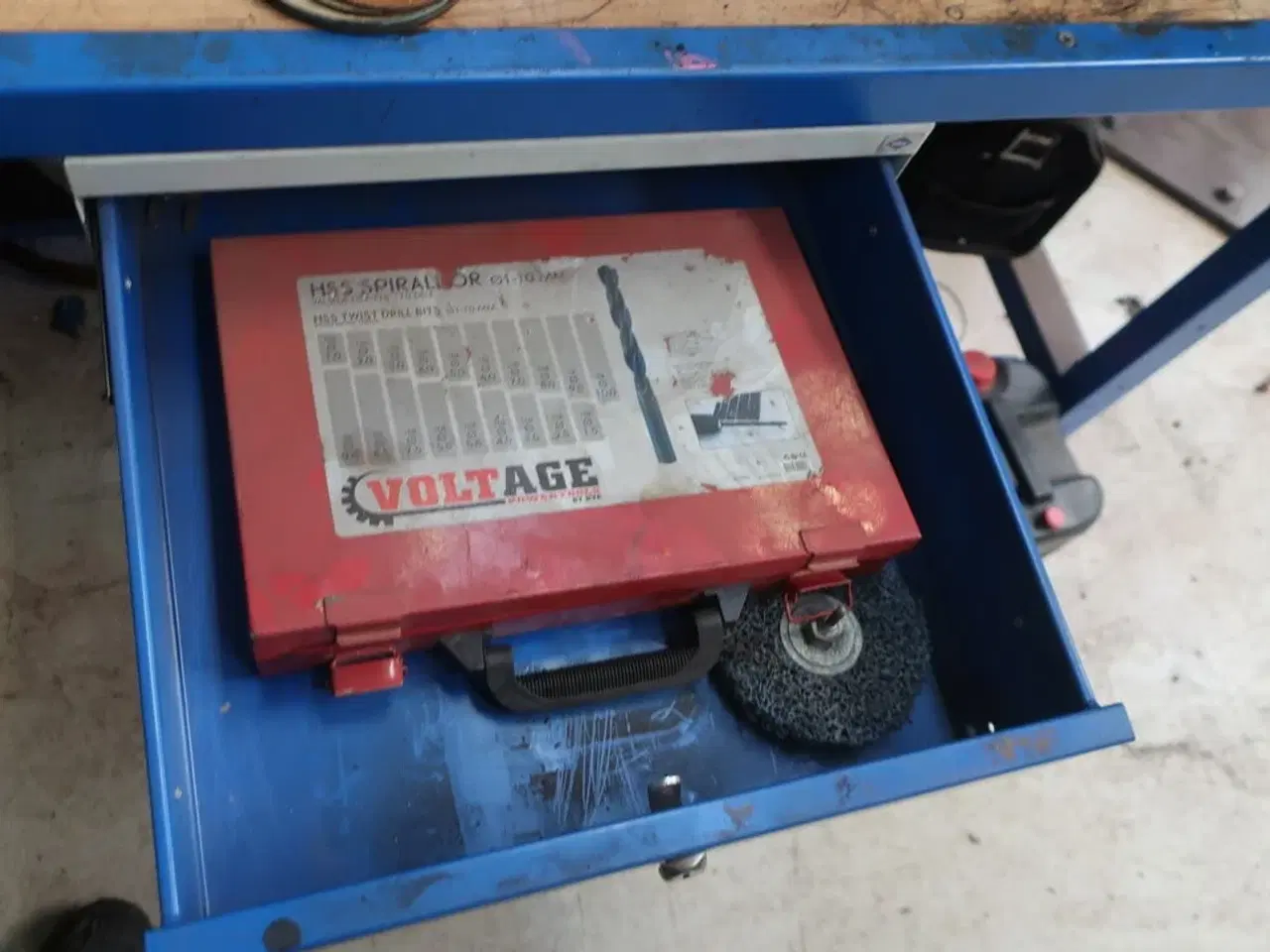 Billede 9 - Arbejdsbord samt værktøjstavle med div. Værktøj