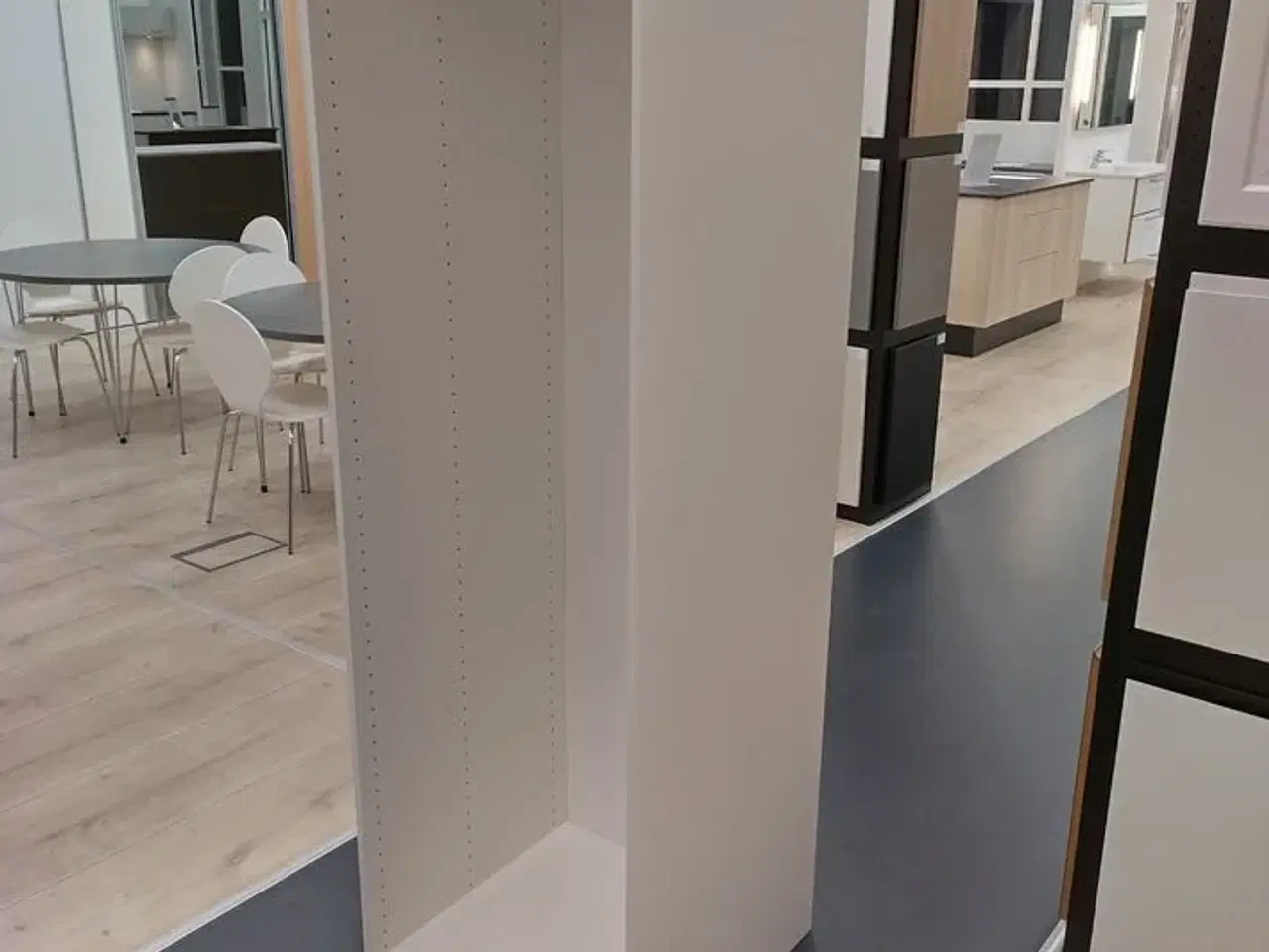 Billede 1 - 4 stk. u samlet højskabe H: 195,2 x B: 60 x D: 58,1 cm uden låger.