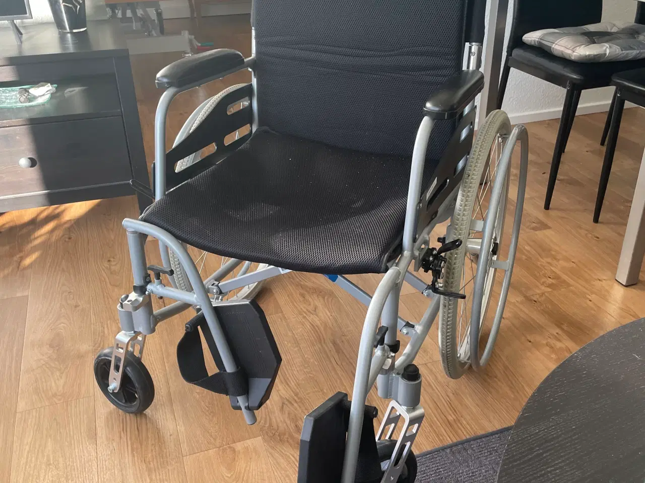 Billede 1 - Ultra let kørestol