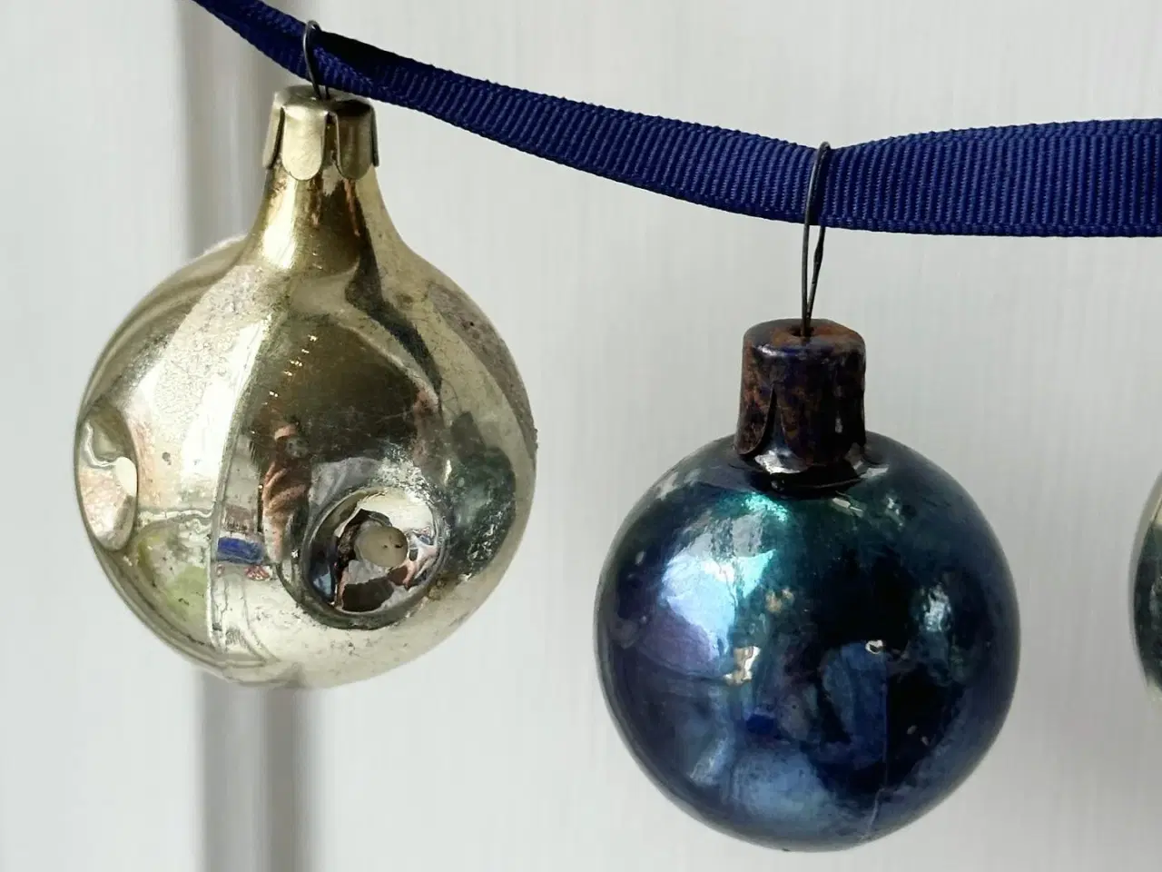 Billede 2 - Vintage julekugler, sølv og blå, 4 stk samlet