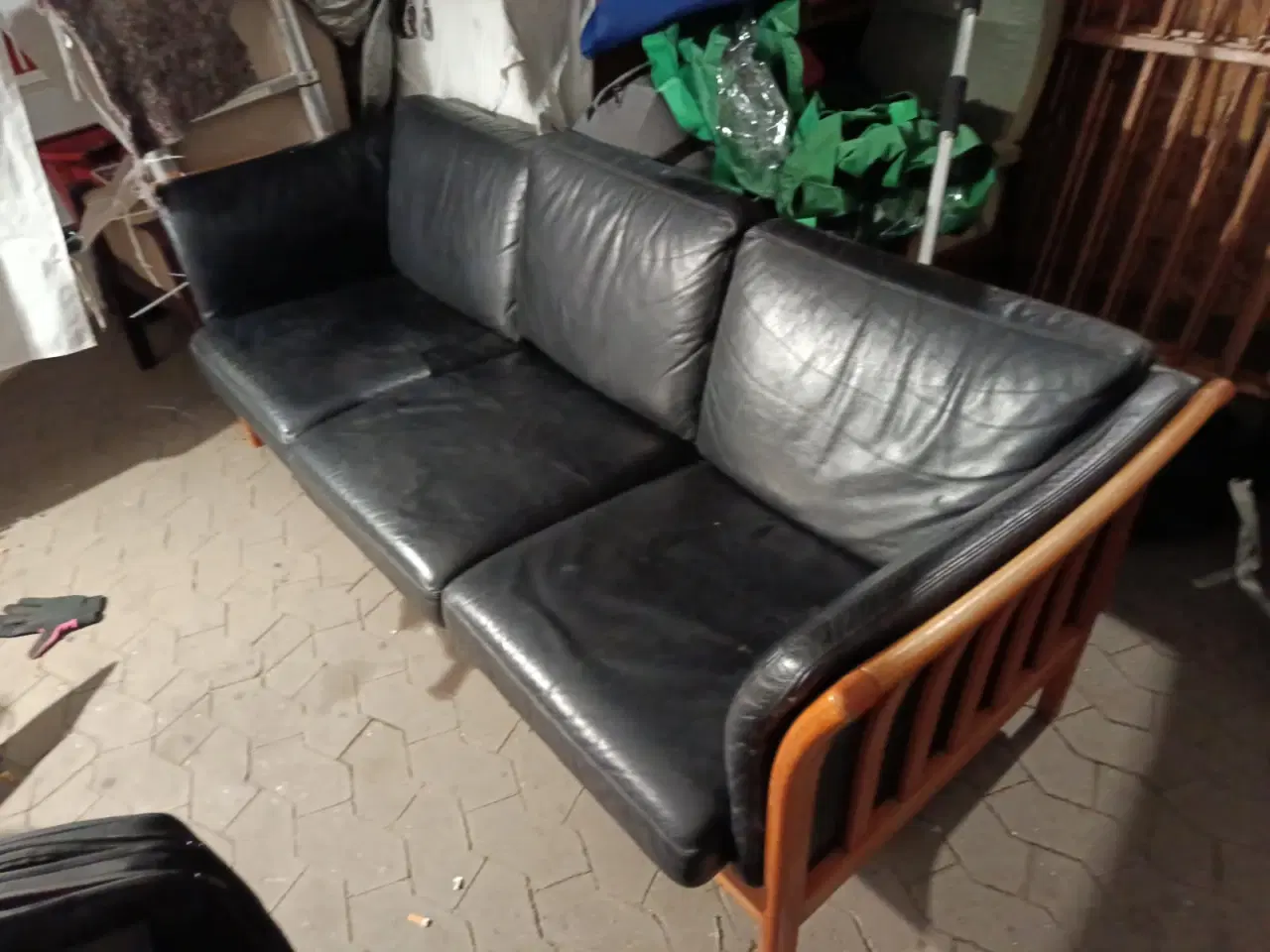 Billede 2 - 3 pers tremmesofa i sort læder