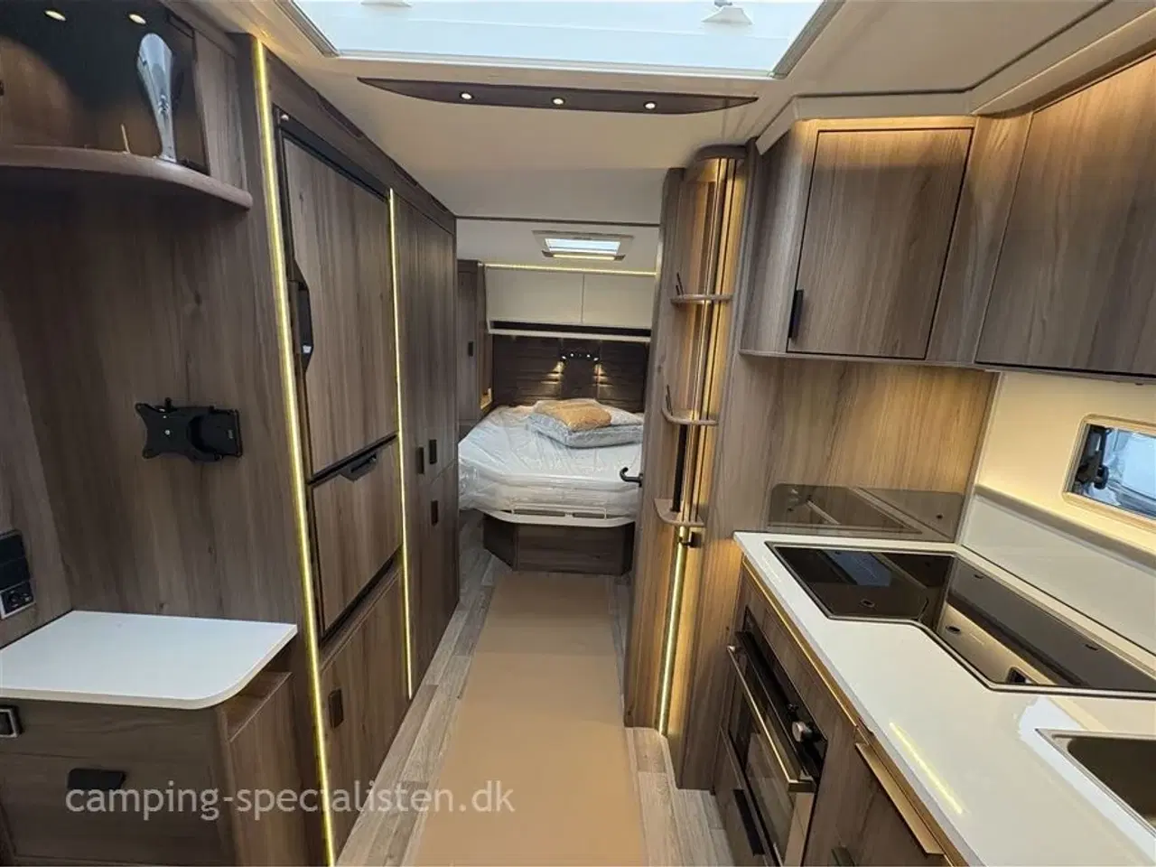 Billede 6 - 2026 - Kabe Ametist GLE KS B8 PREMIUM LINE Kabe Ametist GLE B8 KS Premium Line 2026 - Se den nu hos Camping-Specialisten.dk