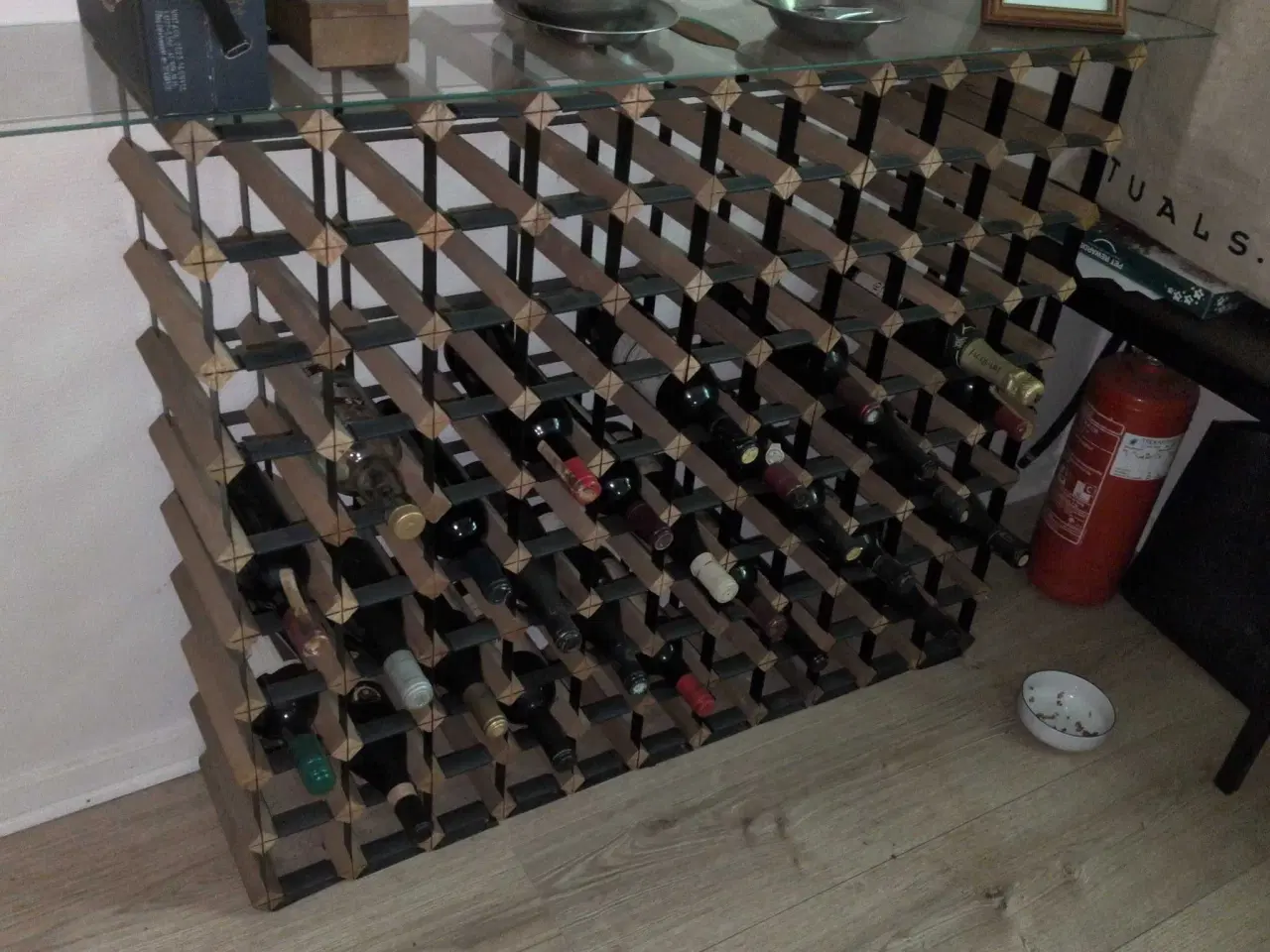 Billede 3 - Vinsamling med 20 flasker samt vinreol