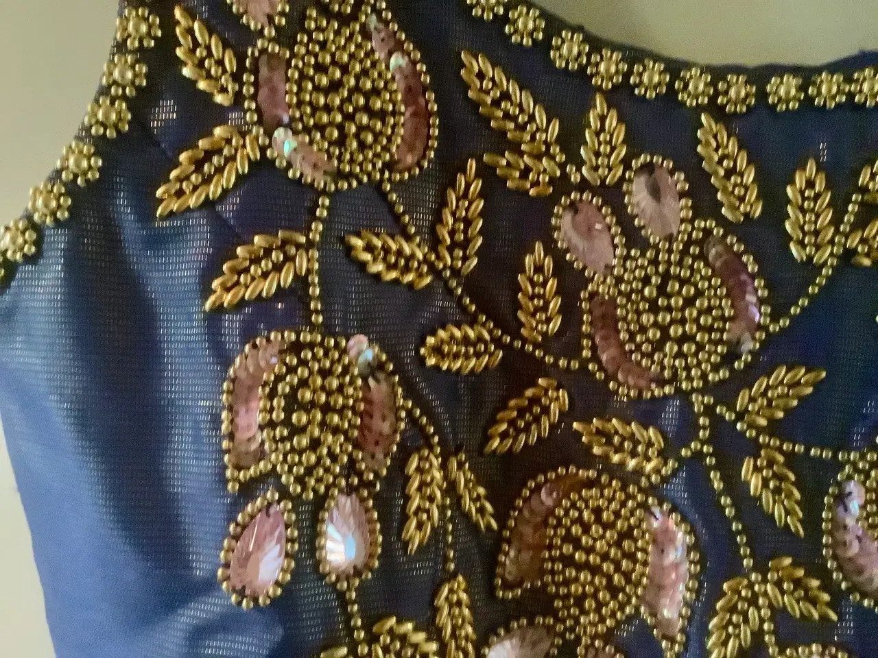 Billede 10 - Smuk selskabsdragt i Thai silke.