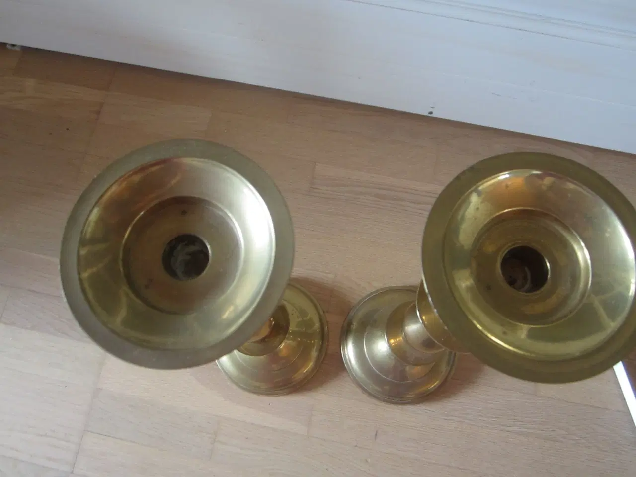 Billede 4 - 2 fine messing lysestager ca 41 cm i højde læs tek