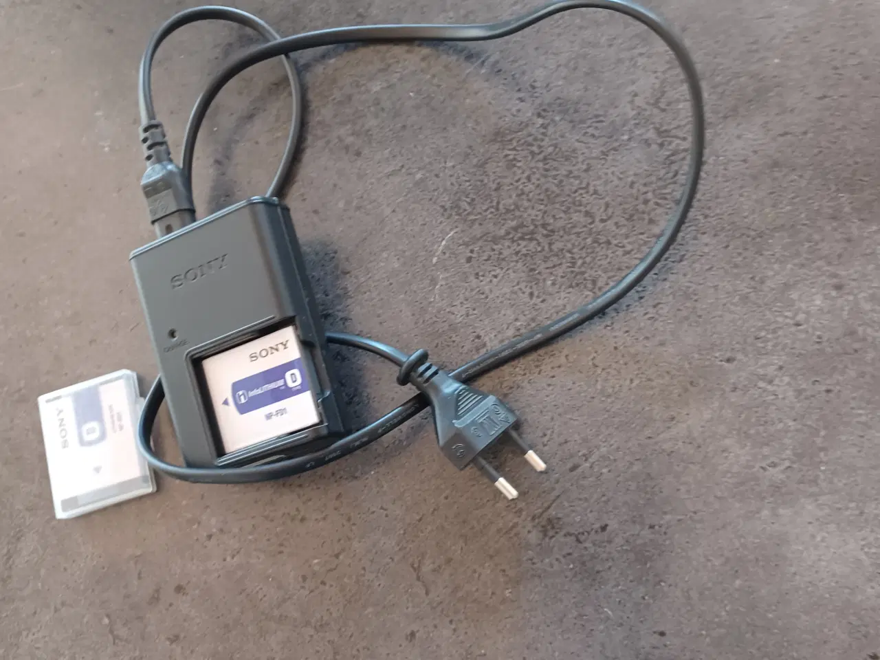 Billede 1 - Oplader til Sony kamera