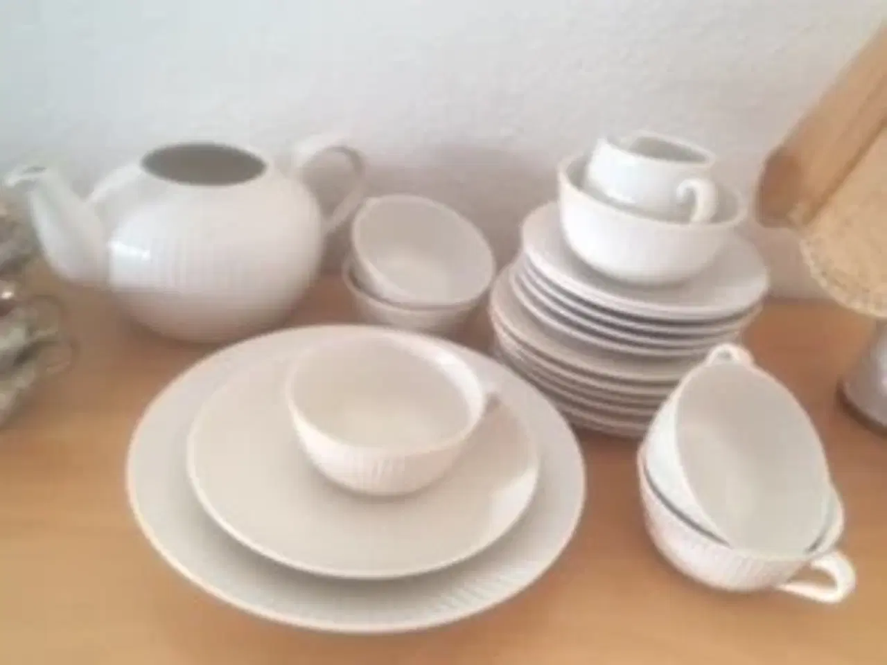 Billede 1 - Søholm. Thestel af hvidt keramik