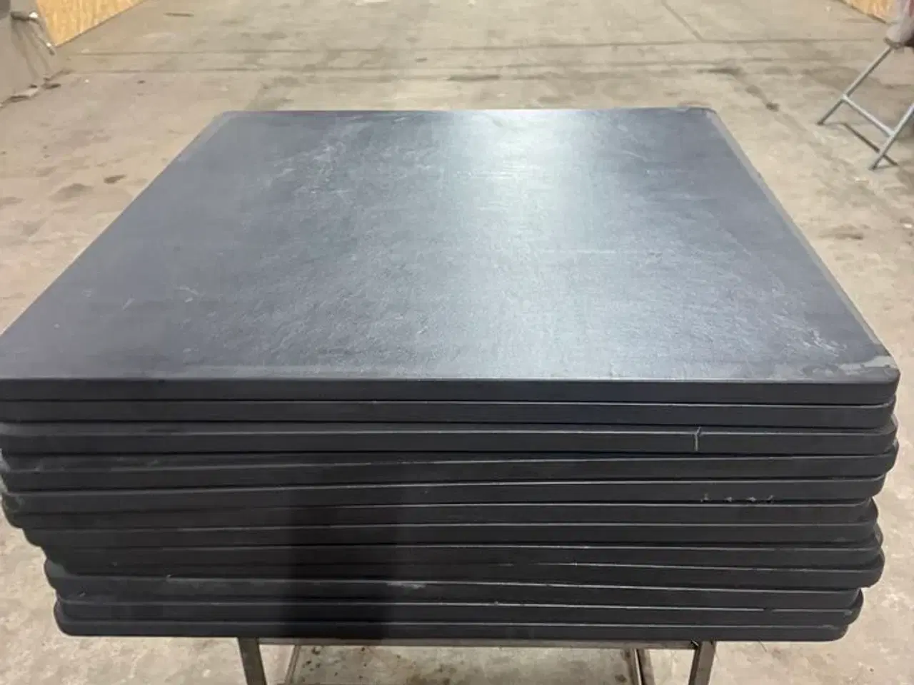 Billede 2 - 12 stk. Kunstlæder bordplader 80*80 (MOMSFRI)