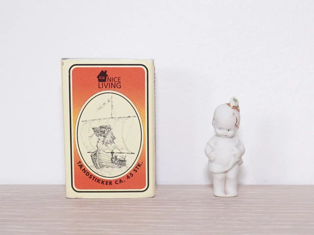 Billede 2 - Antik miniature Hertwig bisque dukke