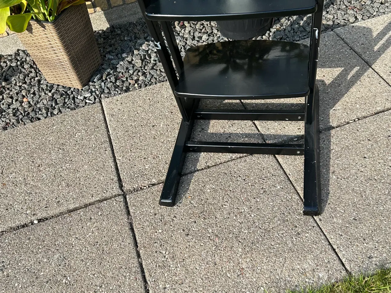 Billede 1 - Høj stol sortlakeret