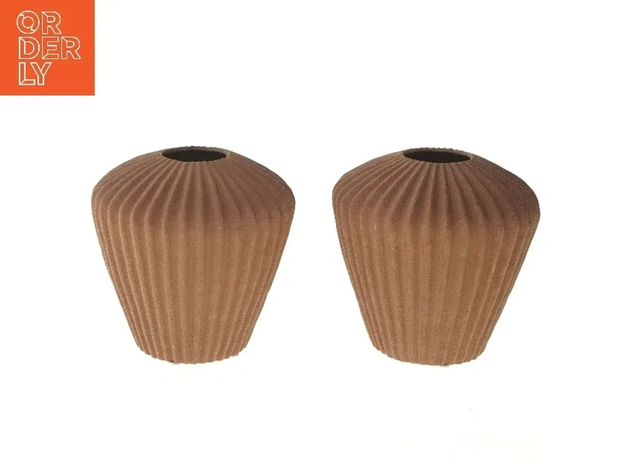 Billede 1 - To riflede vaser (str. 2 stk 18 cm)