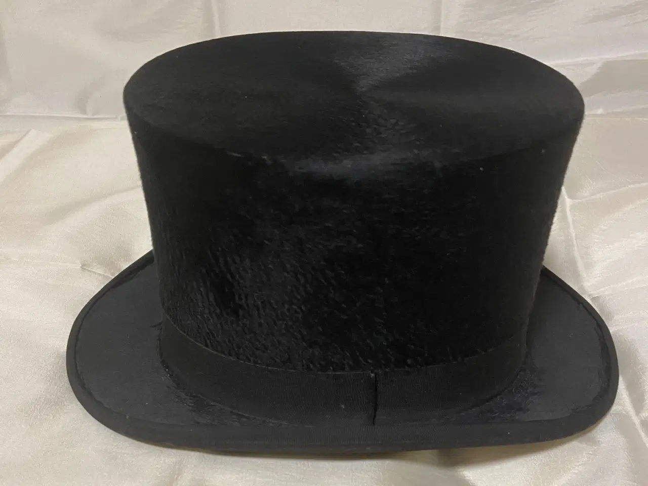 Billede 3 - Høj sort hat håndlavet af N. Jacobsen Middelfart