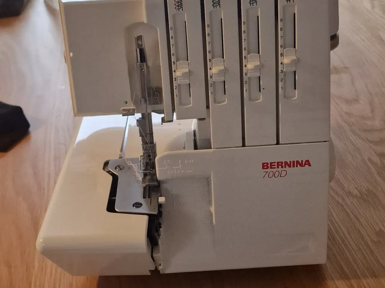 Billede 1 - Overlocker, bernia 700
