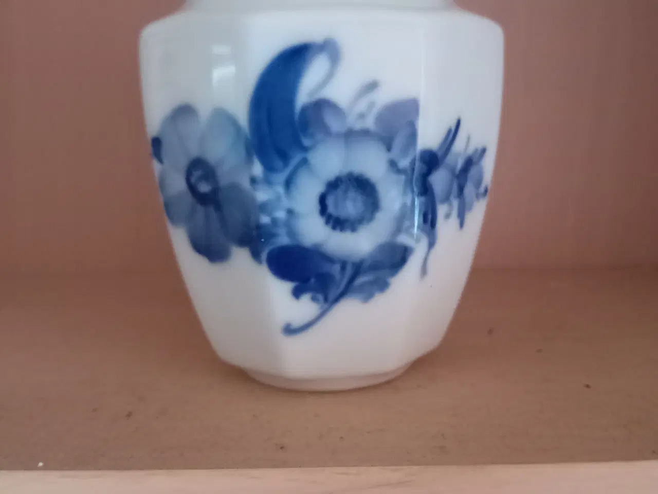 Billede 1 - Lille vase. Blå blomst.  10/8615