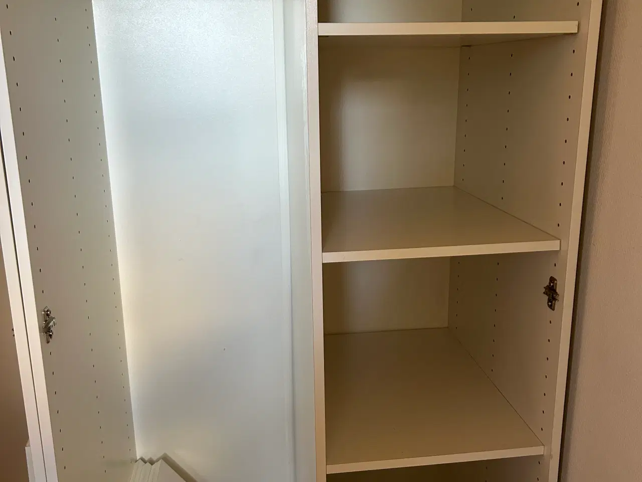 Billede 5 - HTH Garderobe skabe - hvide 