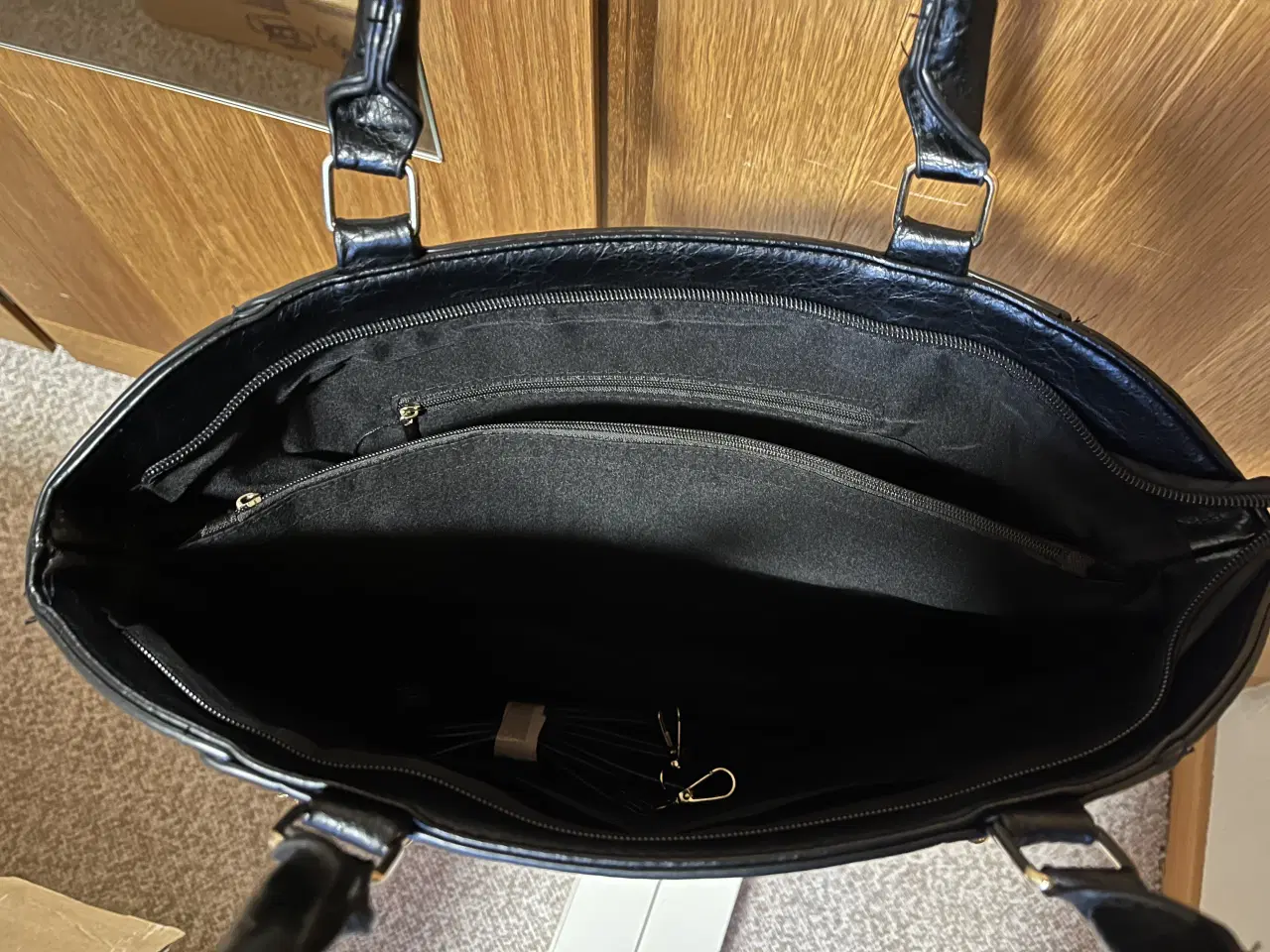 Billede 2 - Sort håndtaske 