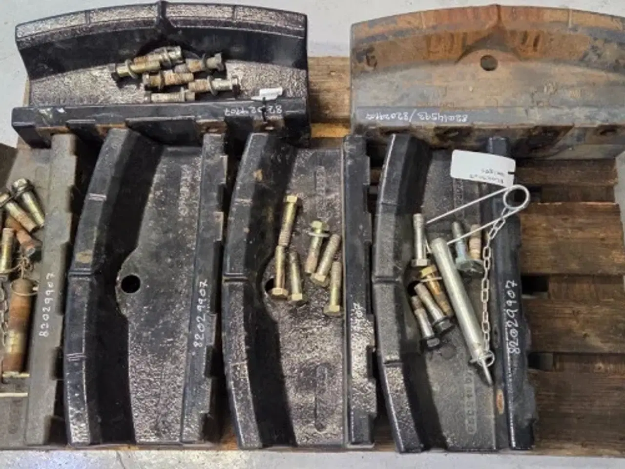 Billede 5 - New Holland T6 Baseklods 82029907 (6 Stk)