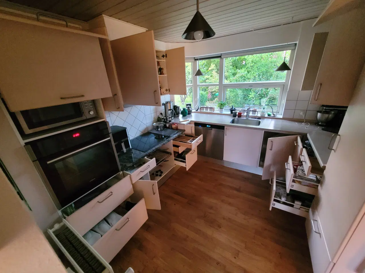 Billede 18 - Helt Svane køkken..til nedtagning