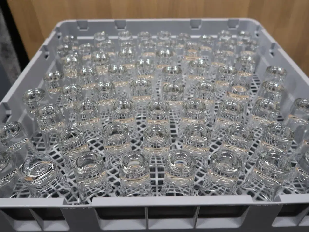 Billede 14 - Div. Glas i opvaskebakker bla. RIEDEL m.m.