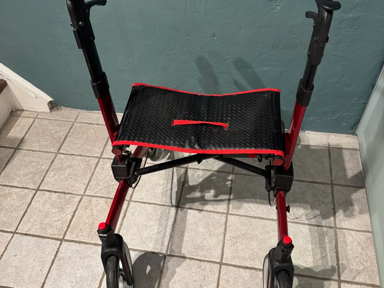 Billede 2 - Sælger Marseilles letvægtsrollator – varenr. HN 19