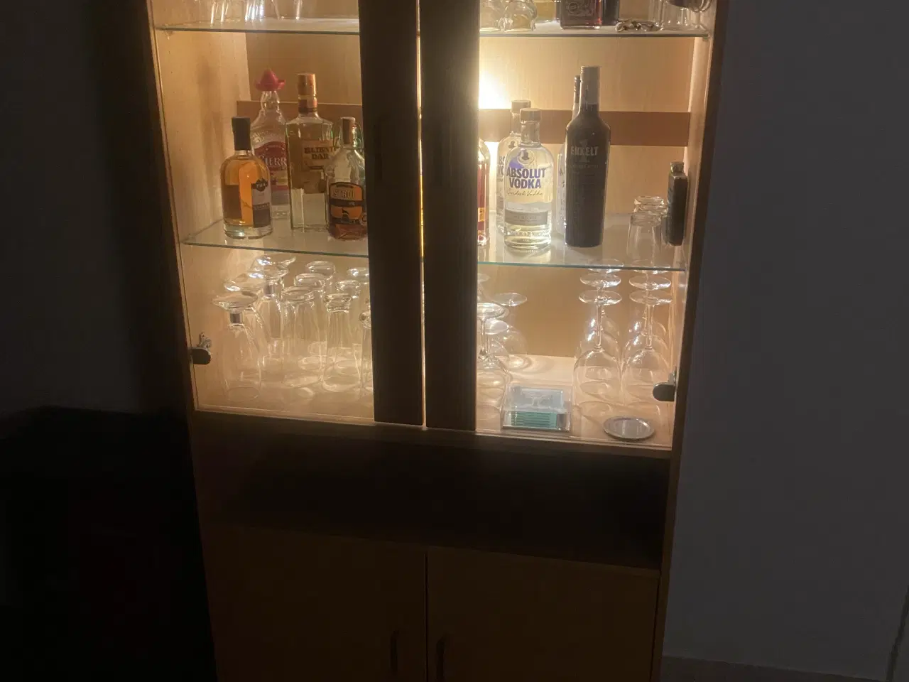Billede 3 - Vitrine skab bortgives 