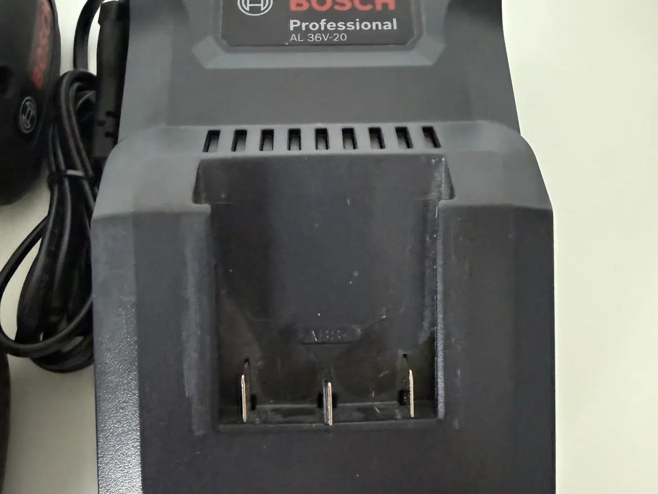 Billede 4 - 2 X Bosch 36V 4,0 Ah batteri og lader.