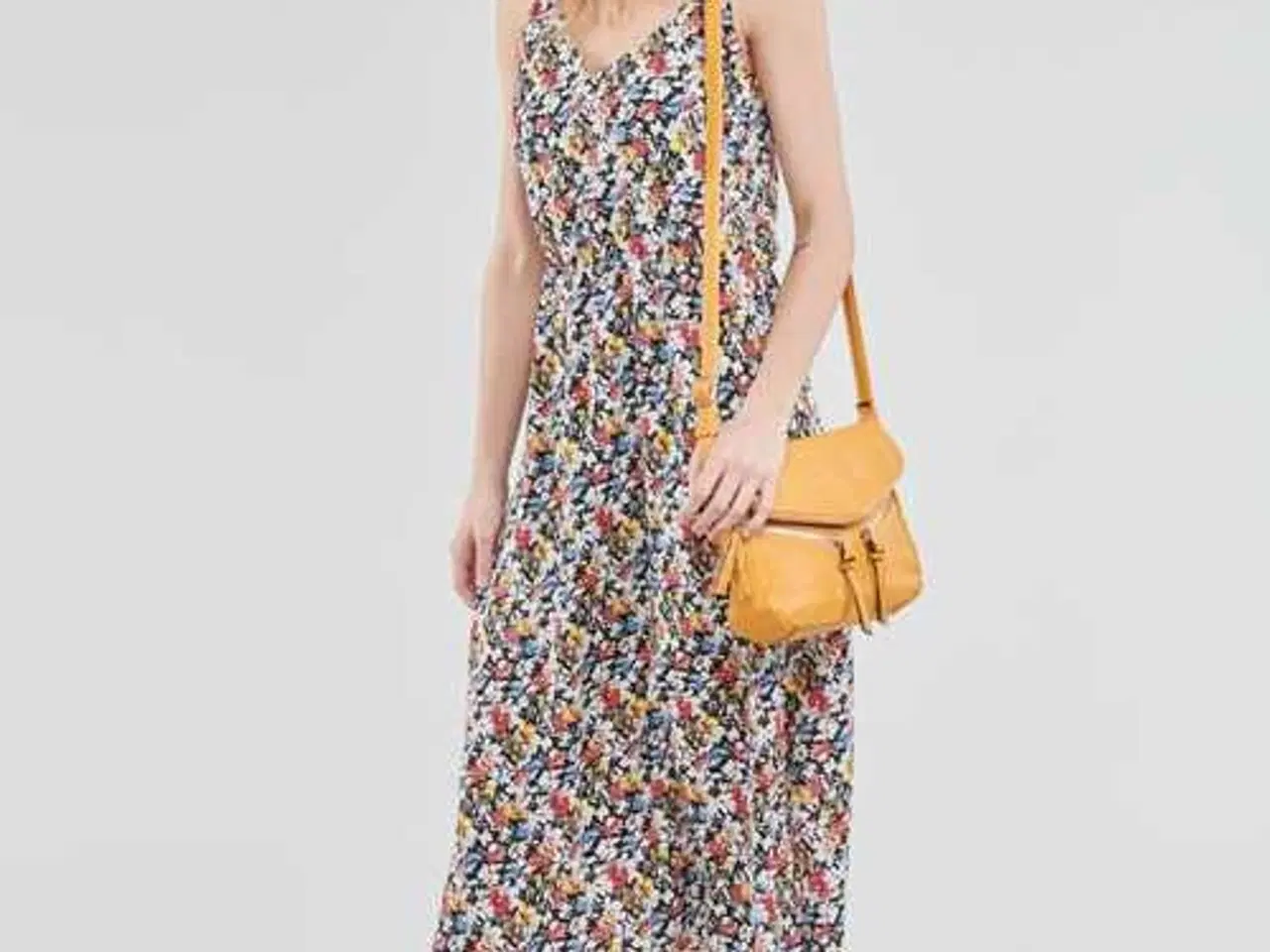 Billede 4 - FLOT LANG BLOMSTRET KJOLE