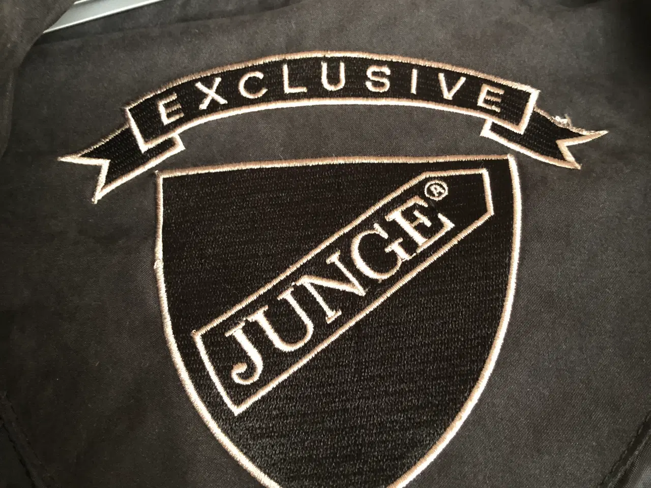 Billede 4 - FLOT! sort klassisk JUNGE frakke