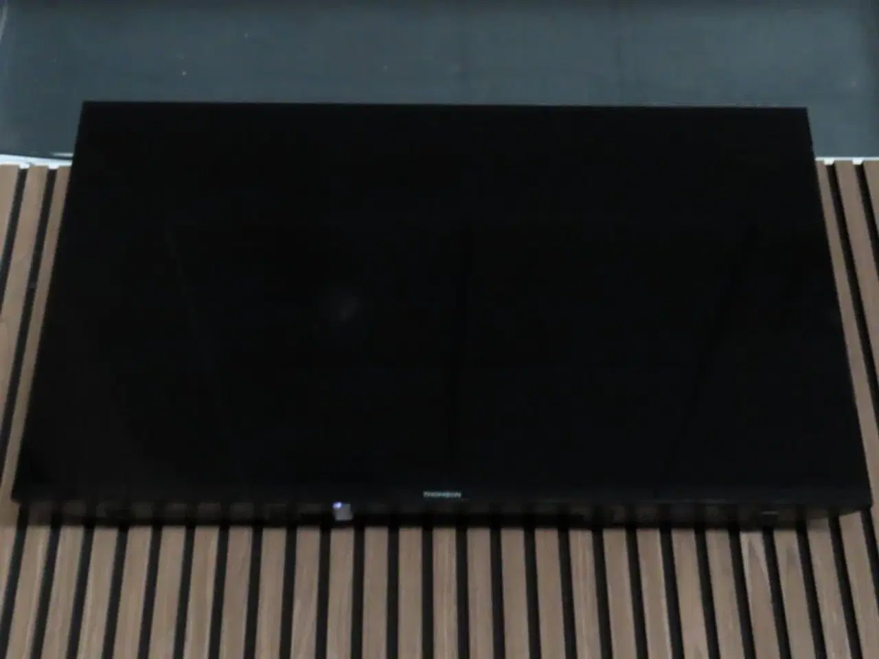 Billede 1 - 43" smart TV, THOMSON 43UA5S13 med fjernbetjening