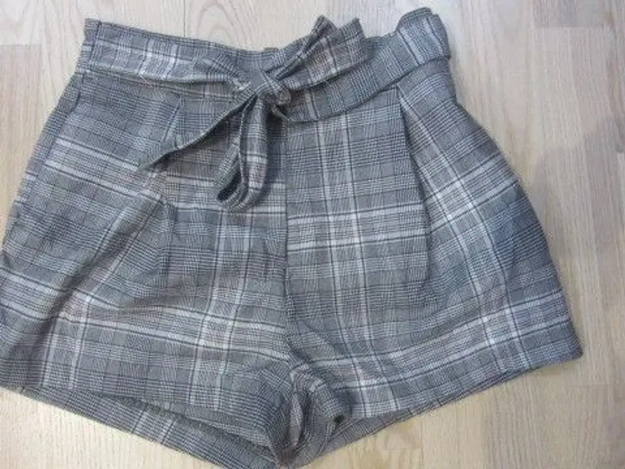 Billede 1 - Str. 36, flotte shorts