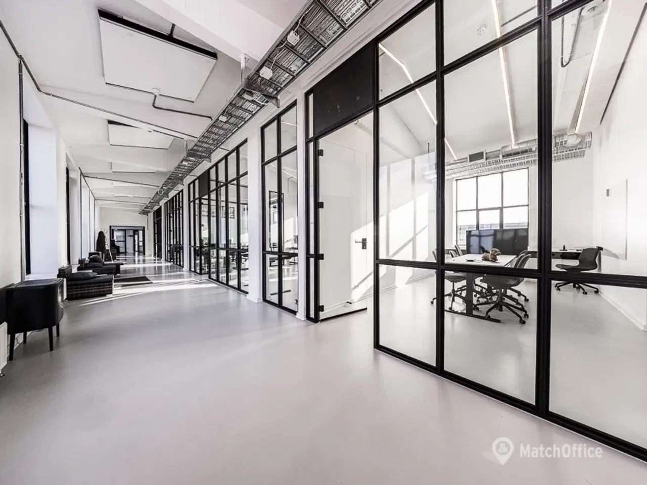 Billede 5 - Egen terrasse og udsigt over Kløvermarken