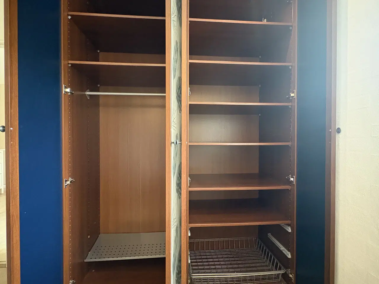 Billede 3 - Stort dobbeltlåget klædeskab