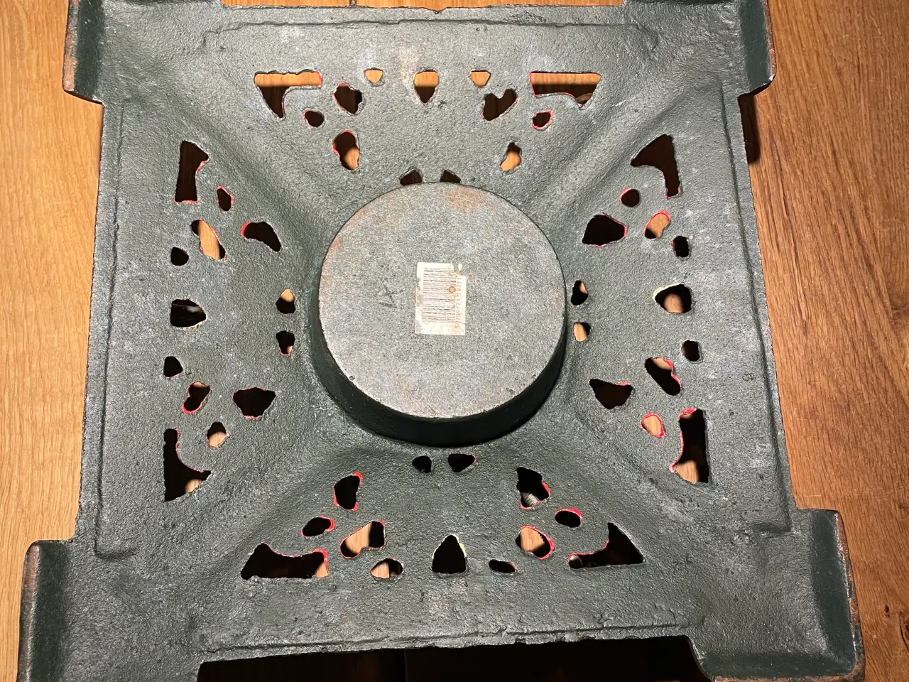 Billede 5 - Juletræsfod i støbejern,med gyldne klokker.